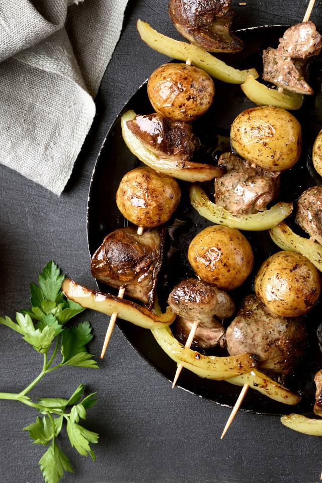 Шашлыки на шпажках с картофелем и перцем