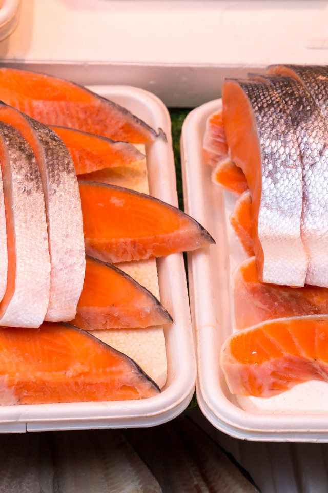 Филе свежей форели в лотках