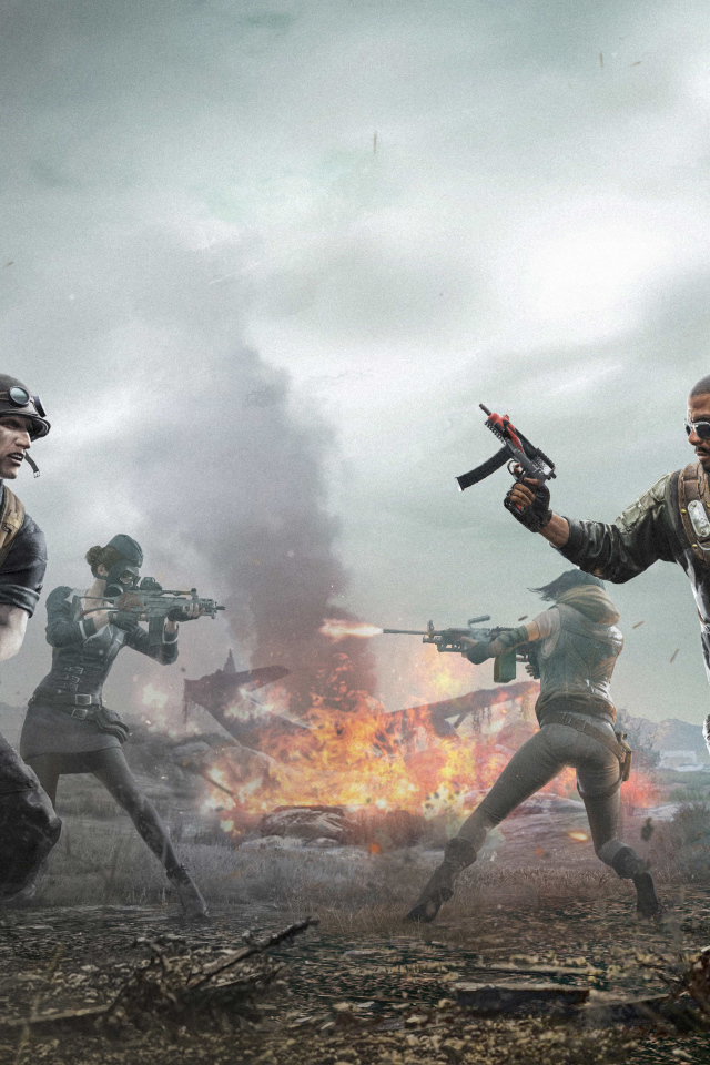 Солдаты сражаются с зомби в игре PUBG