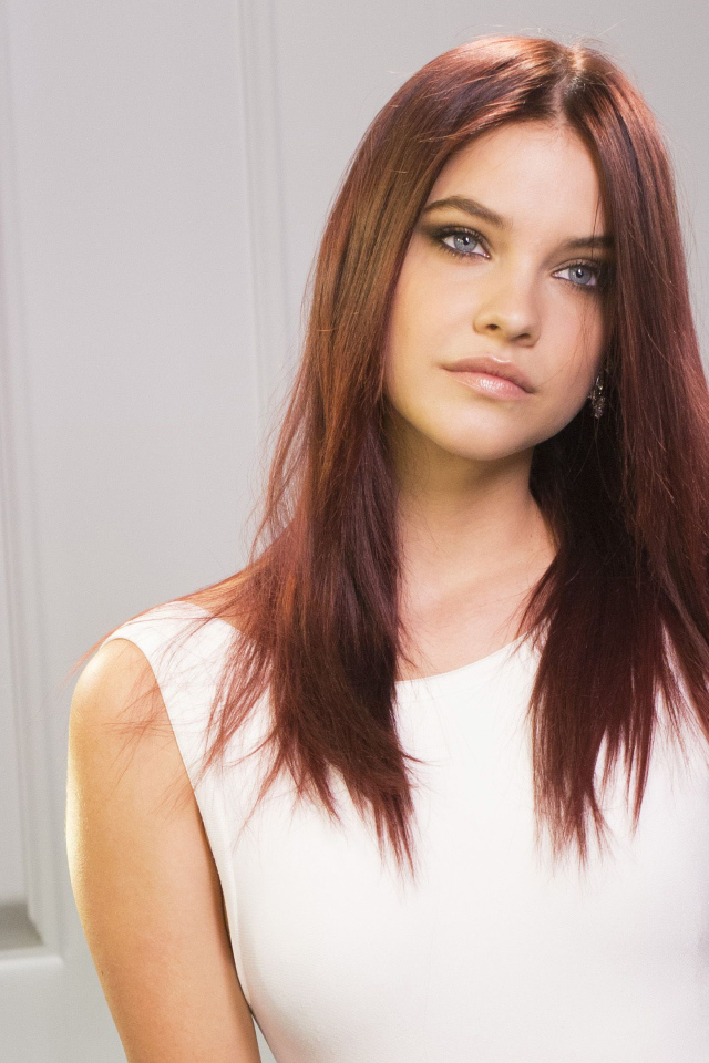 Голубоглазая девушка модель Барбара Палвин