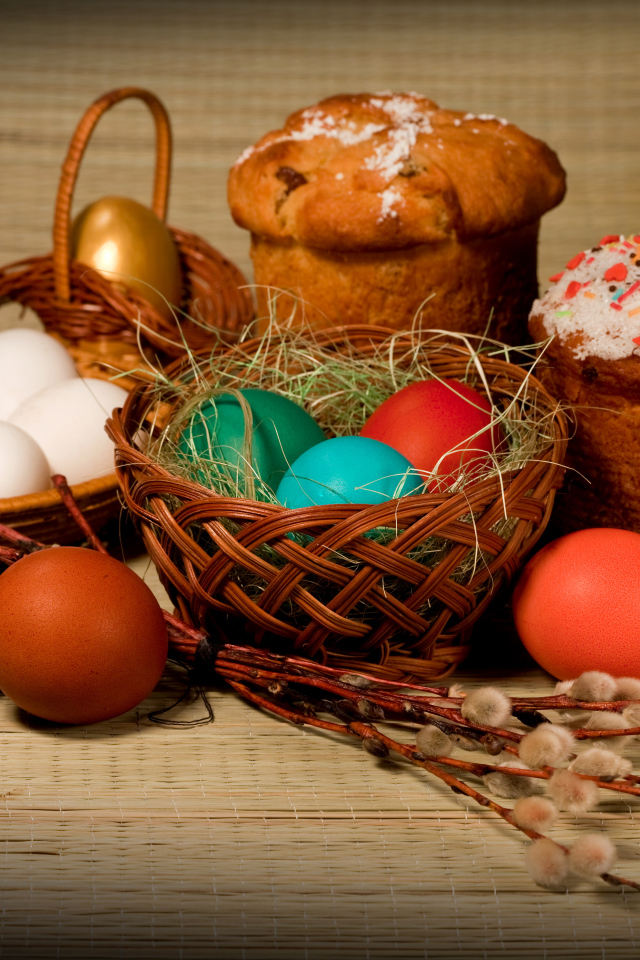 Пасхальные куличи, крашеные яйца и верба на Пасху