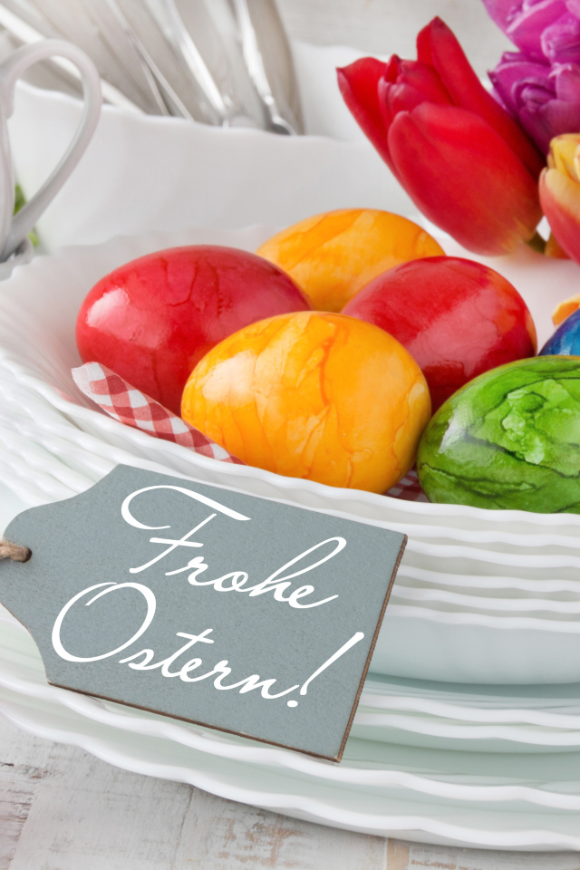 Пасхальные яйца с надписью Счастливой Пасхи на немецком языке