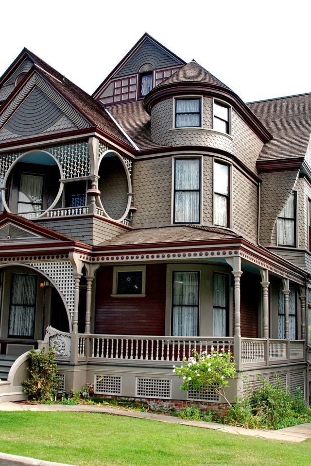 Большой красивый дом