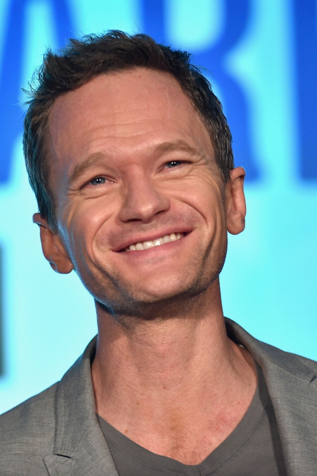 Улыбающийся мужчина актер Нил Патрик Харрис