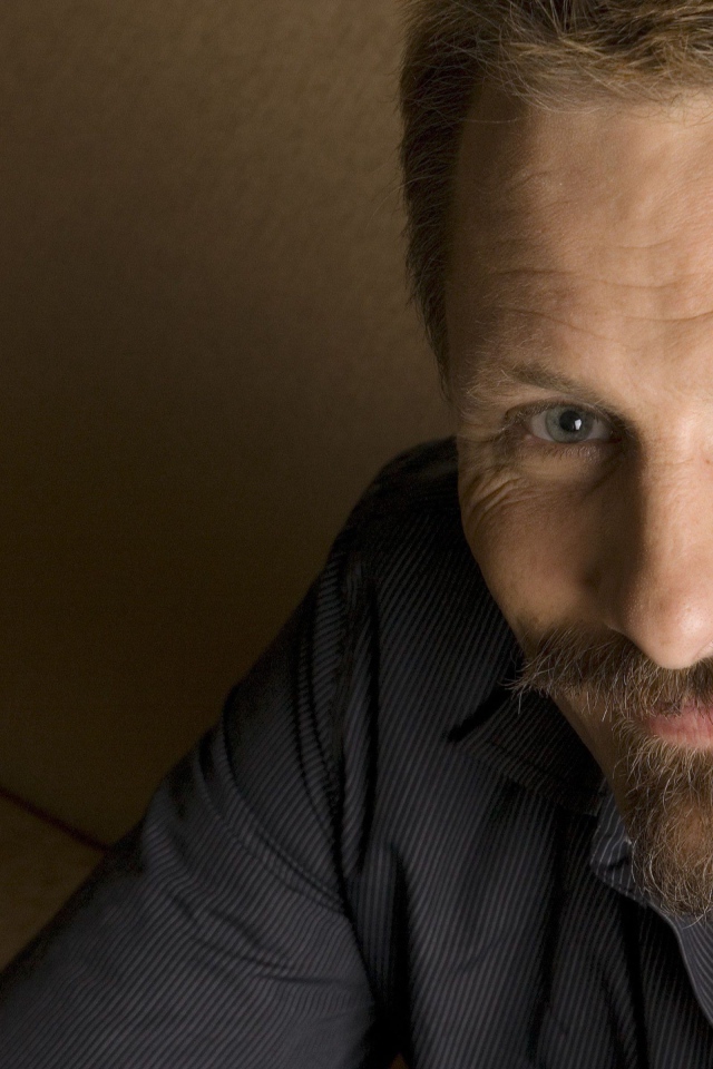 Улыбающийся мужчина,  актер Вигго Мортенсен