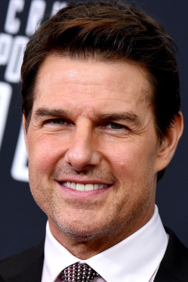 Стильный улыбающийся мужчина, актер Том Круз