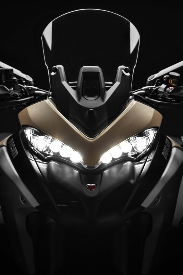 Мотоцикл Ducati Multistrada 1260 Enduro, 2019 вид спереди