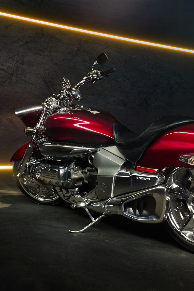 Большой мотоцикл Honda Valkyrie Rune 