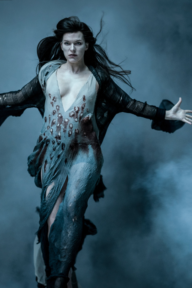 Актриса Милла Йовович  персонаж Кровавая королева фильм Хеллбой 2019 года