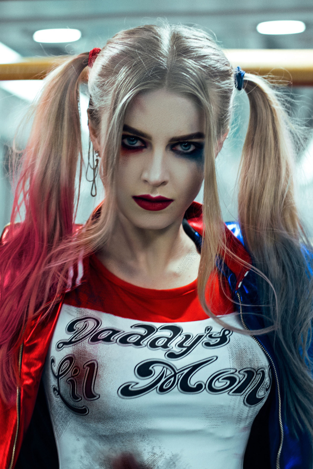 Персонаж фильма Отряд самоубийц Харли Квинн с бейсбольной битой