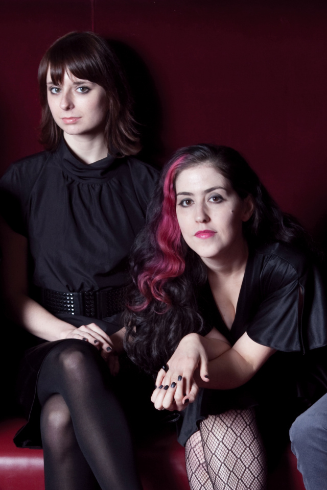 Американская группа Freezepop в черных нарядах