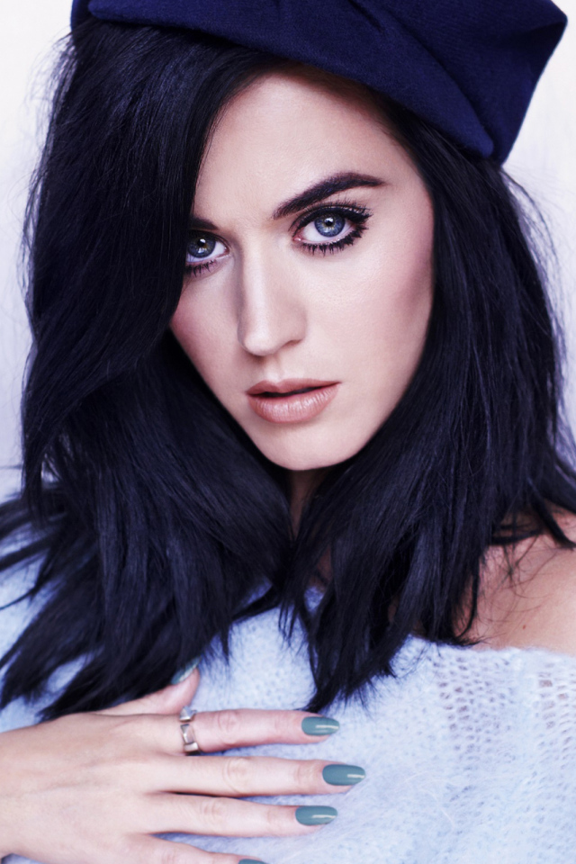 Голубоглазая брюнетка певица Кэти Перри