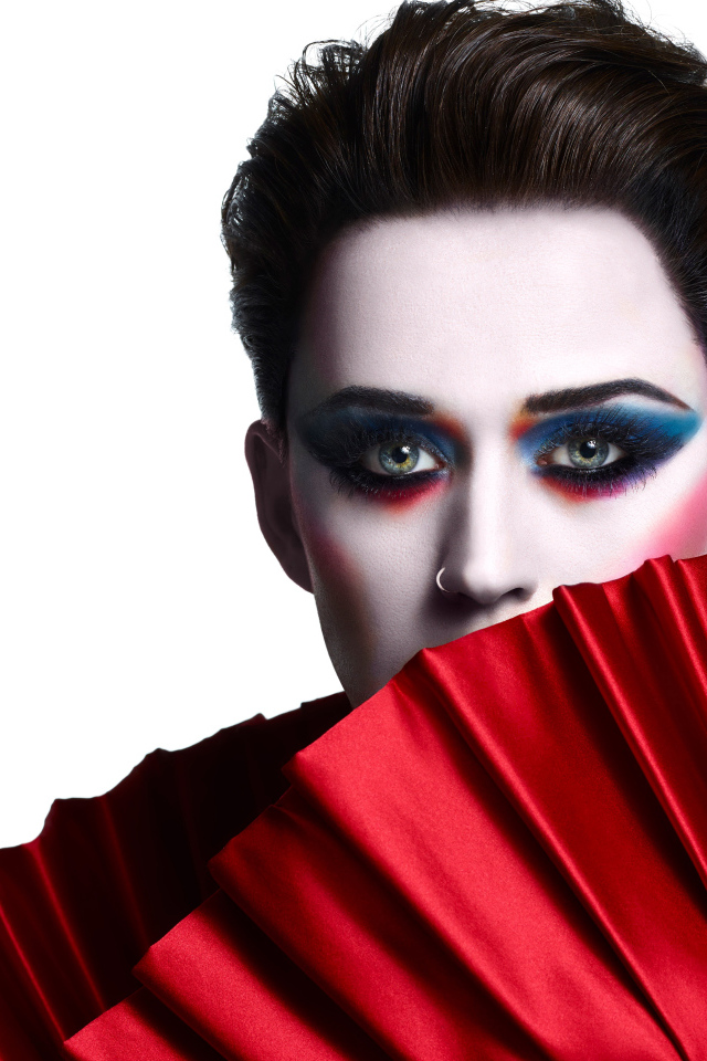 Ярка певица Кэти Перри на белом фоне