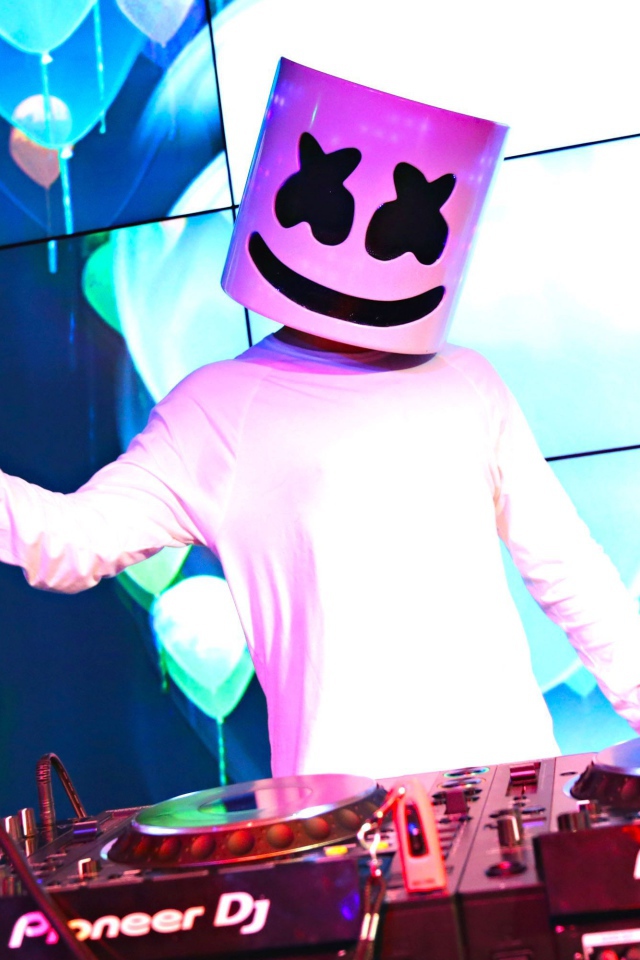 Диджей Маршмеллоу за пультом