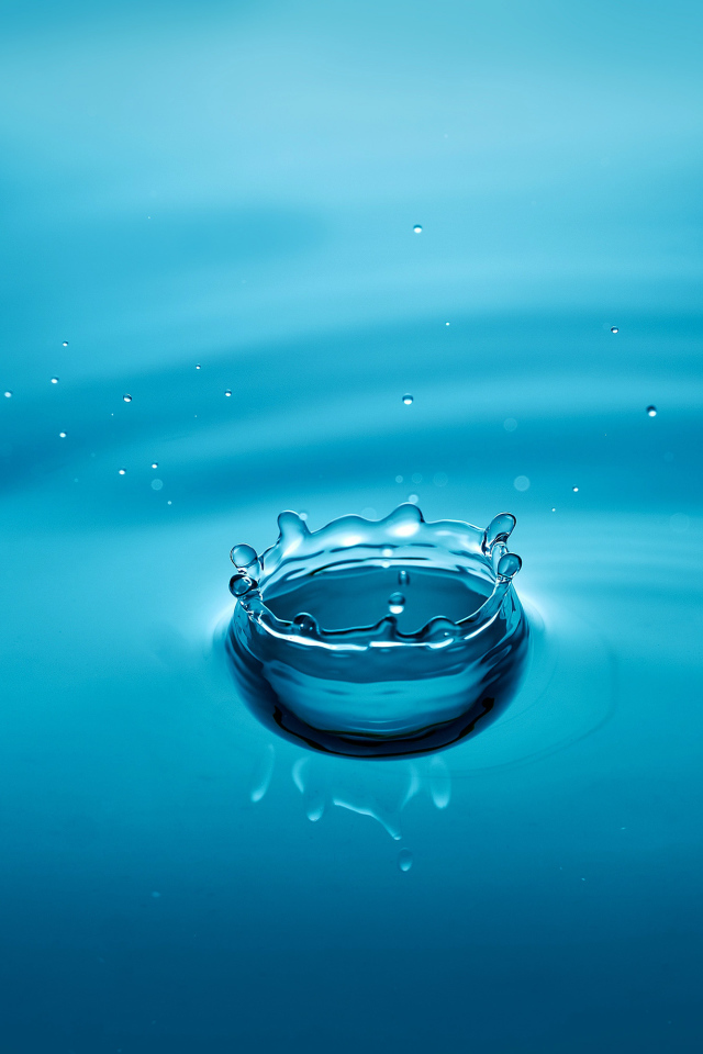 Капля воды в голубой глади