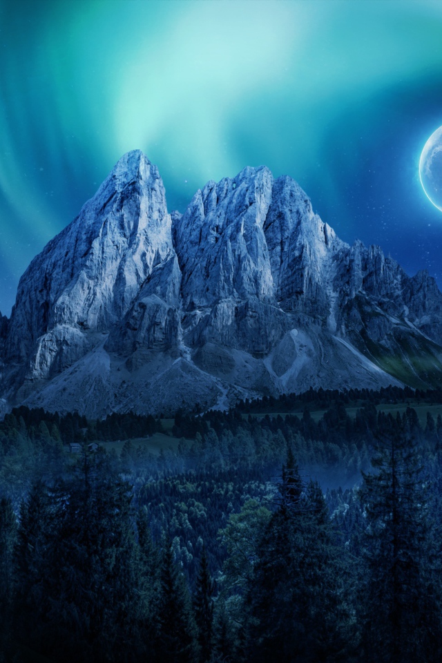 Яркая луна над горами у леса в небе 