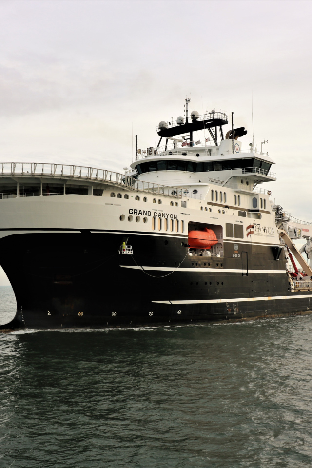 Американский корабль  GRAND CANYON в море