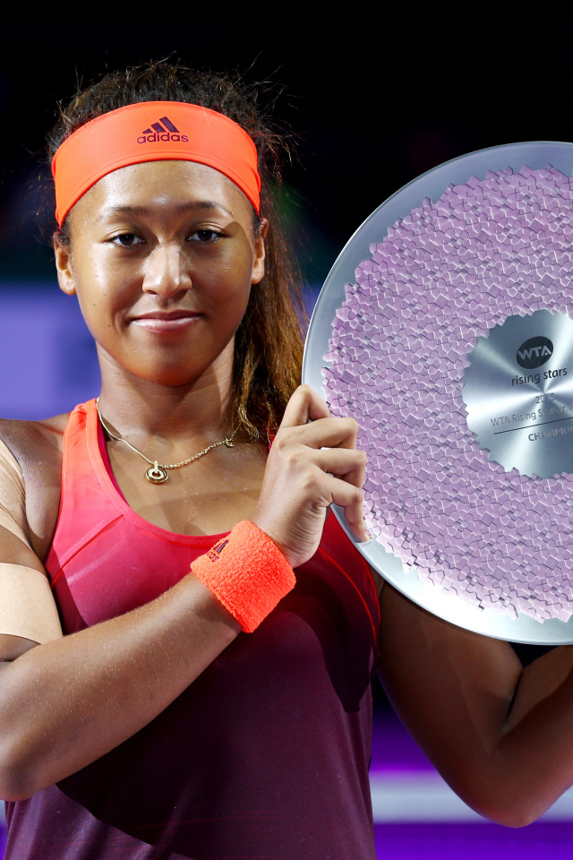 Японская теннисистка Наоми Осака с наградой 