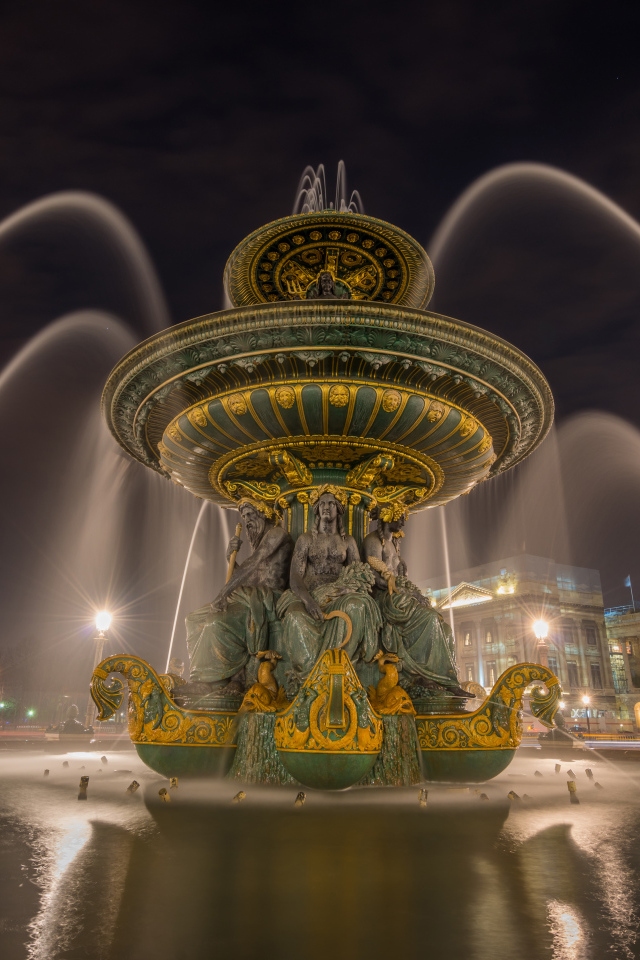 Фонтан Fontaines de la Concorde на площади Согласия, Париж. Франция