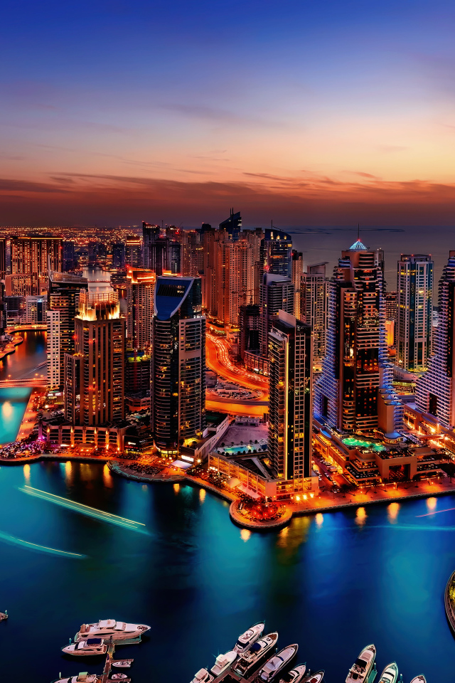 Красивый ночной вид на Дубай. ОАЭ