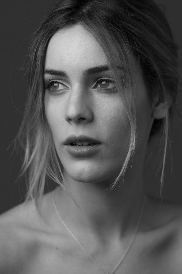 Актриса Алехандра Оньева черно -  белое фото 