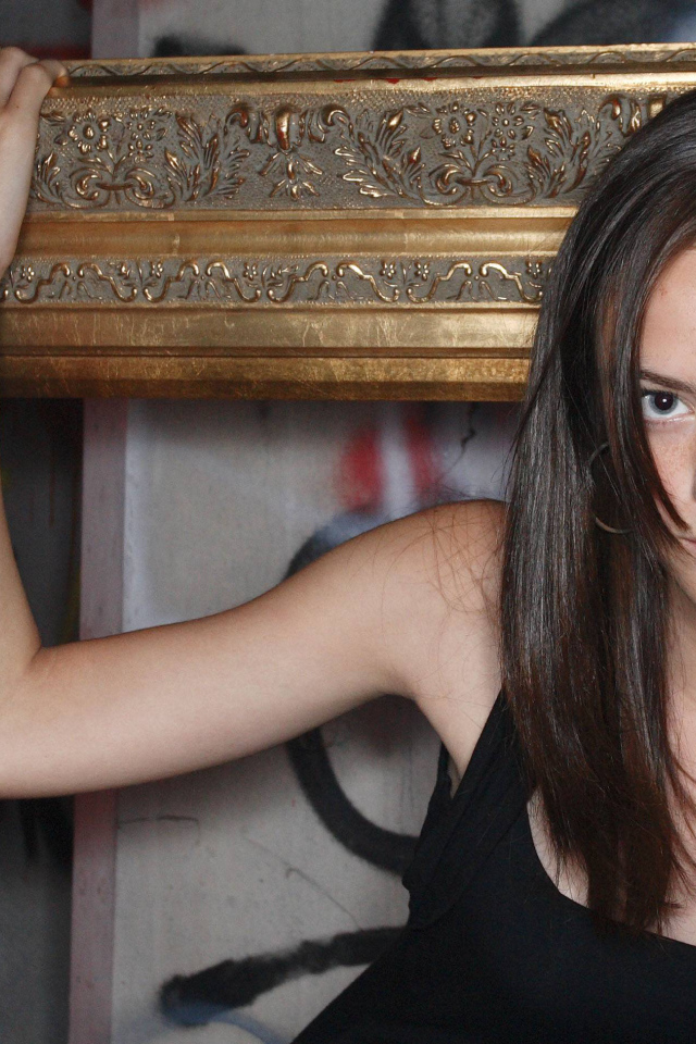 Актриса Кая Скоделарио в картине