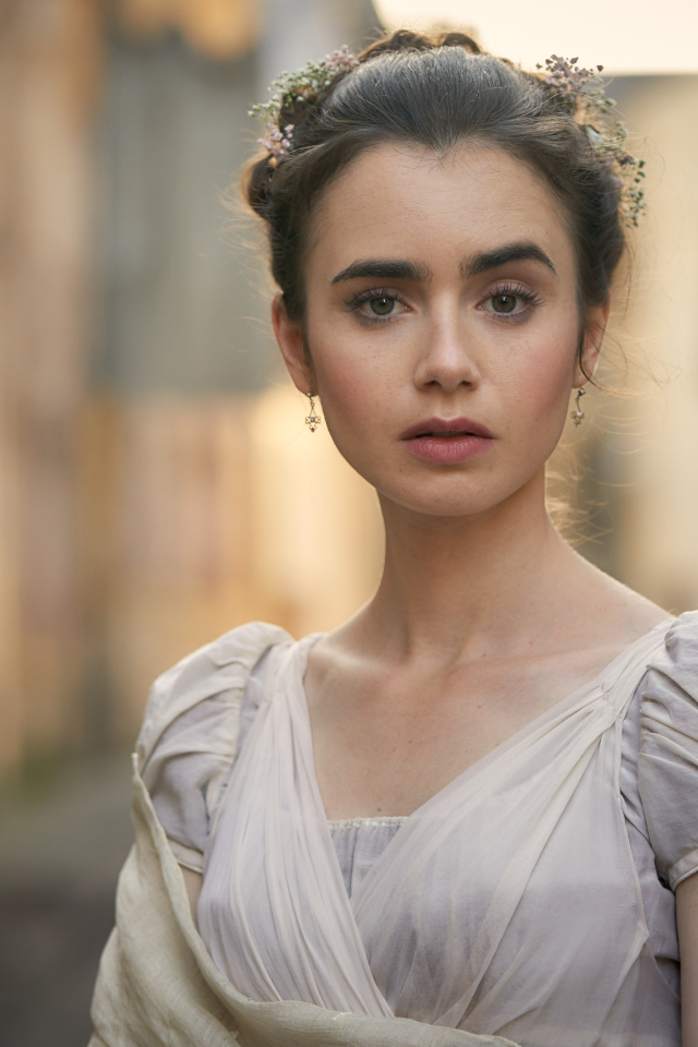 Актриса Лили Коллинз в роли 