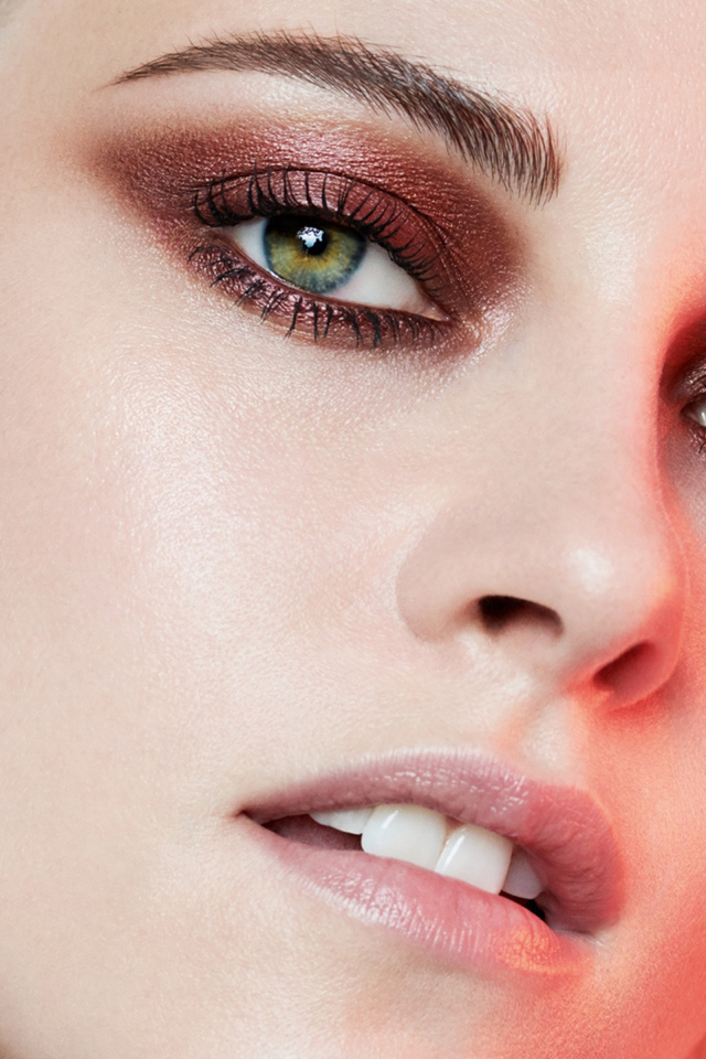 Американская актриса Кристен Стюарт лицо крупным планом