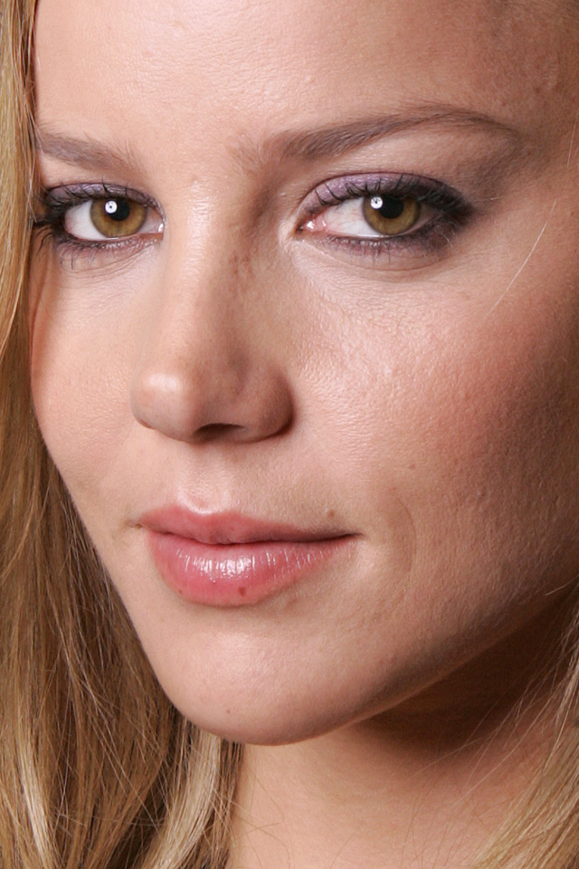 Австралийская актриса Эбби Корниш лицо крупным планом