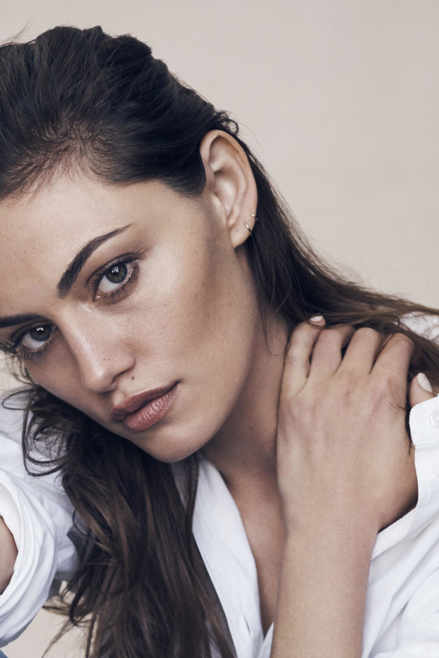 Австралийская актриса Фиби Тонкин