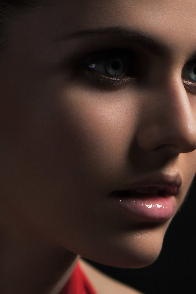 Красивая актриса Александра Даддарио лицо крупным планом