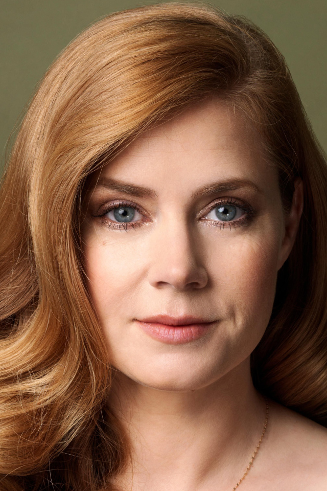 Красивая голубоглазая рыжеволосая девушка, актриса Эми Адамс
