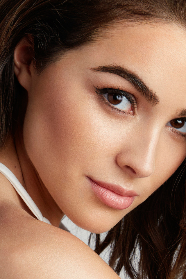 Красивая девушка, американская актриса и модель Оливия Калпо лицо крупным планом