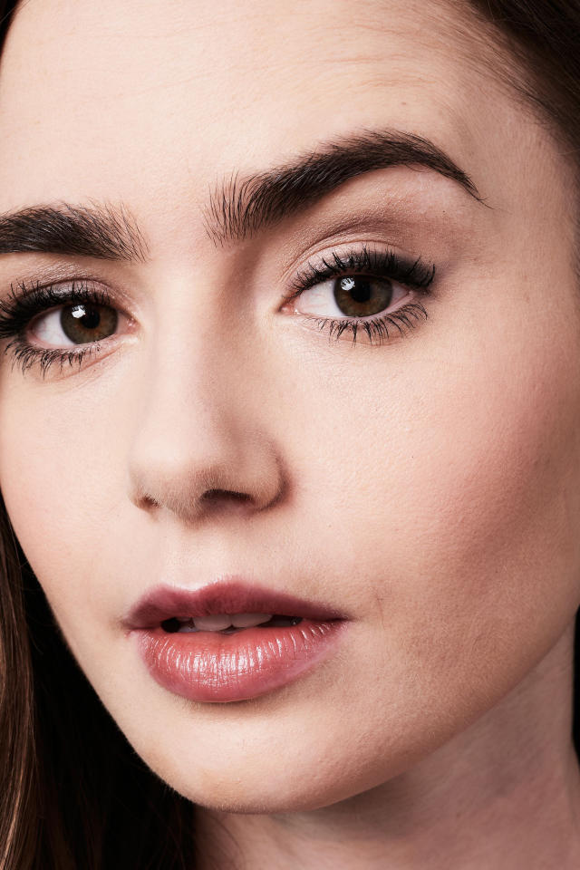 Кареглазая девушка, актриса Лили Коллинз крупным планом