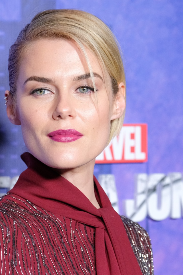 Нежная блондинка, актриса Рэйчел Тейлор