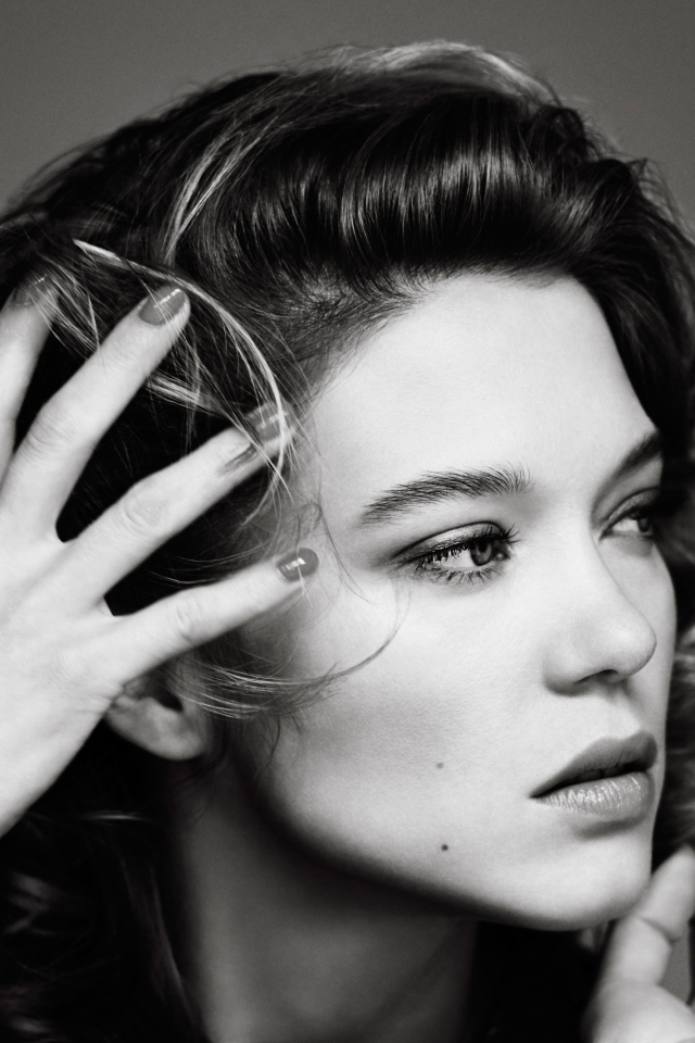 Французская актриса Леа Сейду  черно белое фото