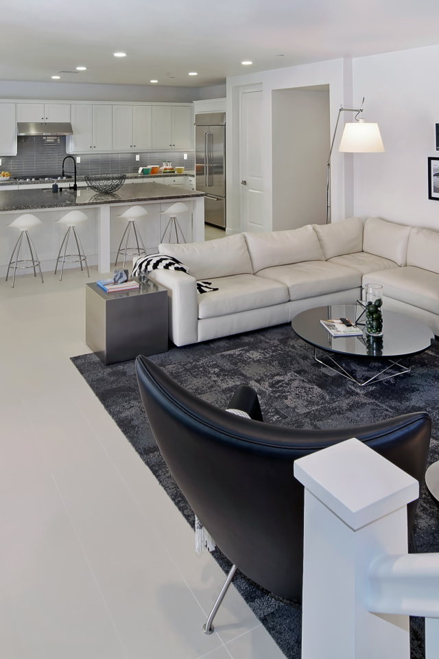 Серая гостиная комната совмещенная с кухней 