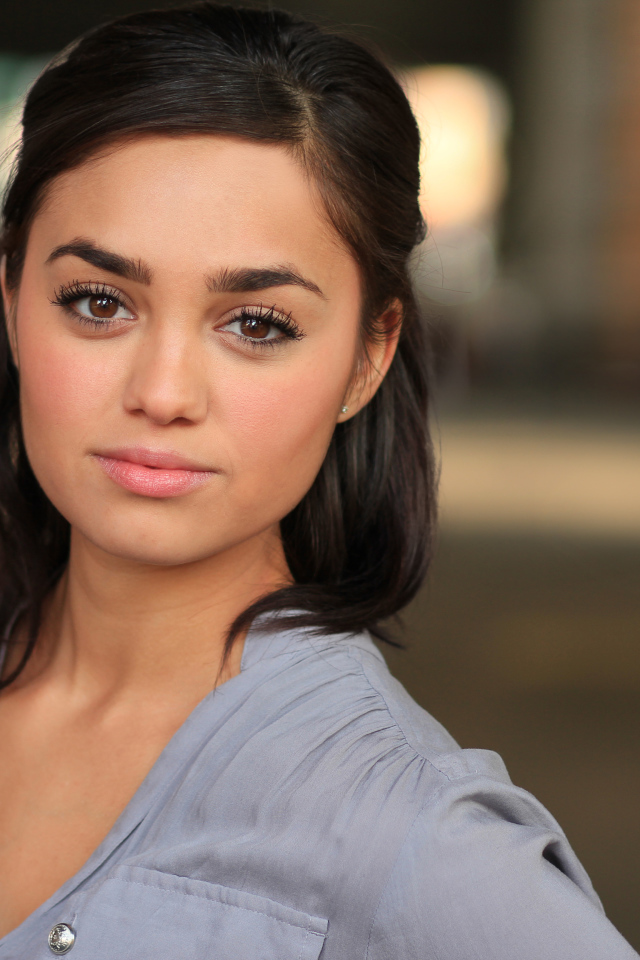 Индийская актриса Шази Раджа с карими глазами 