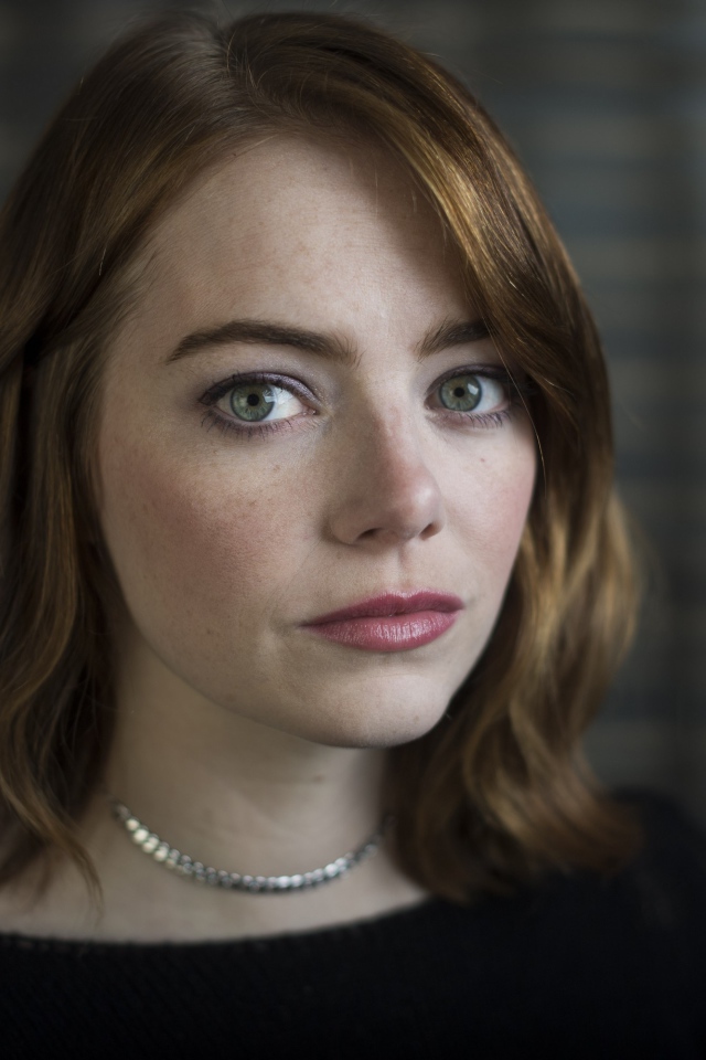 Скромная зеленоглазая девушка, актриса Эмма Стоун 