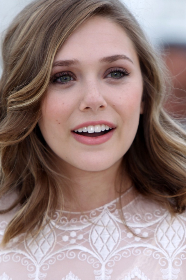 Популярная молодая актриса Элизабет Олсен