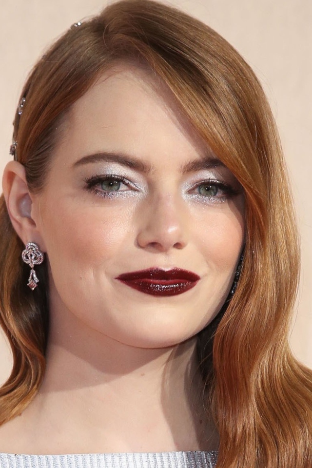 Рыжеволосая актриса Эмма Стоун с ярким макияжем