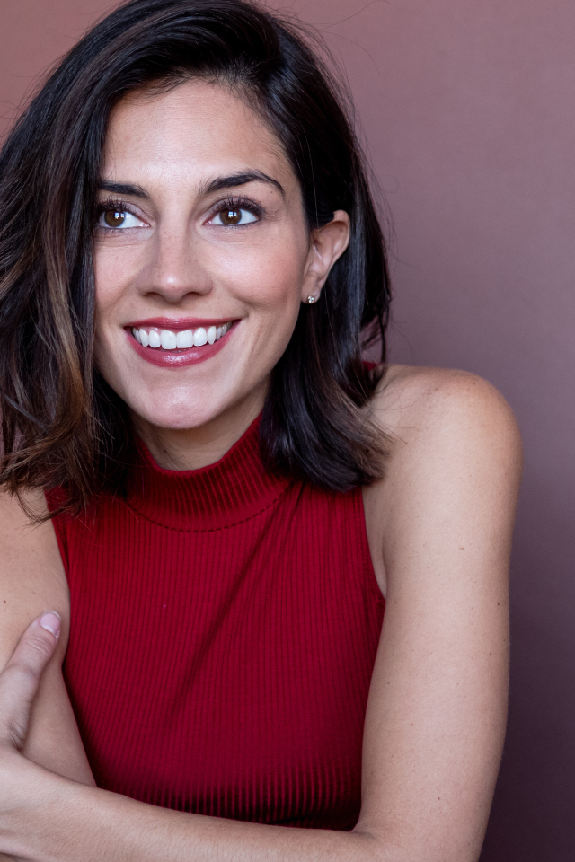 Улыбающаяся актриса Мелани Миничино