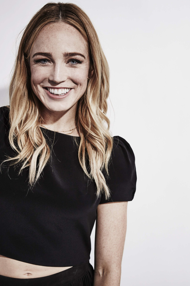 Улыбающаяся американская актриса Кейти Лотц