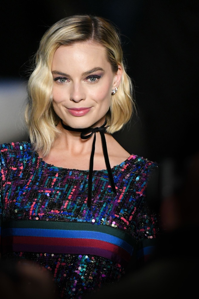 Улыбающаяся блондинка, актриса Марго Робби