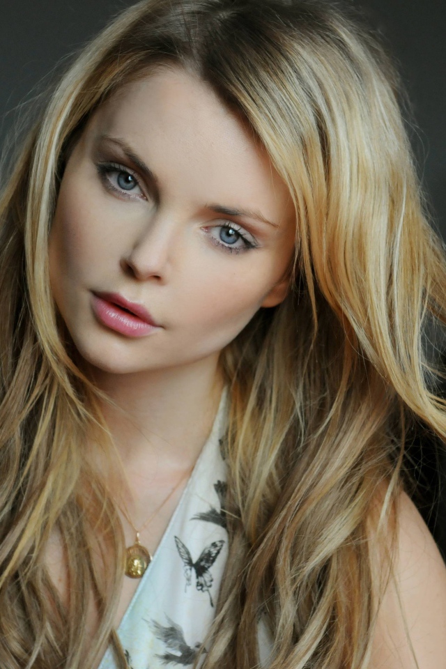 Нежная голубоглазая девушка, польская актриса Изабелла Мико