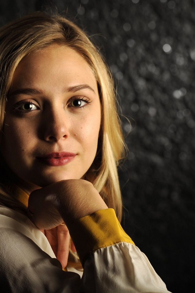 Нежная девушка, актриса Элизабет Олсен