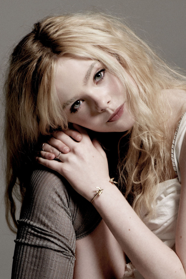 Нежная девушка блондинка, актриса Эль Фаннинг