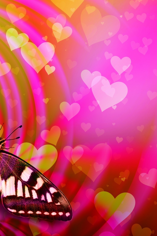 Большая бабочка махаон сидит на розовом фоне с сердечками