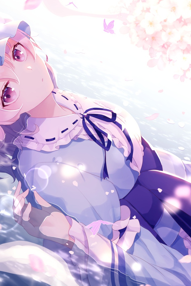 Девушка аниме на фоне белых цветов 