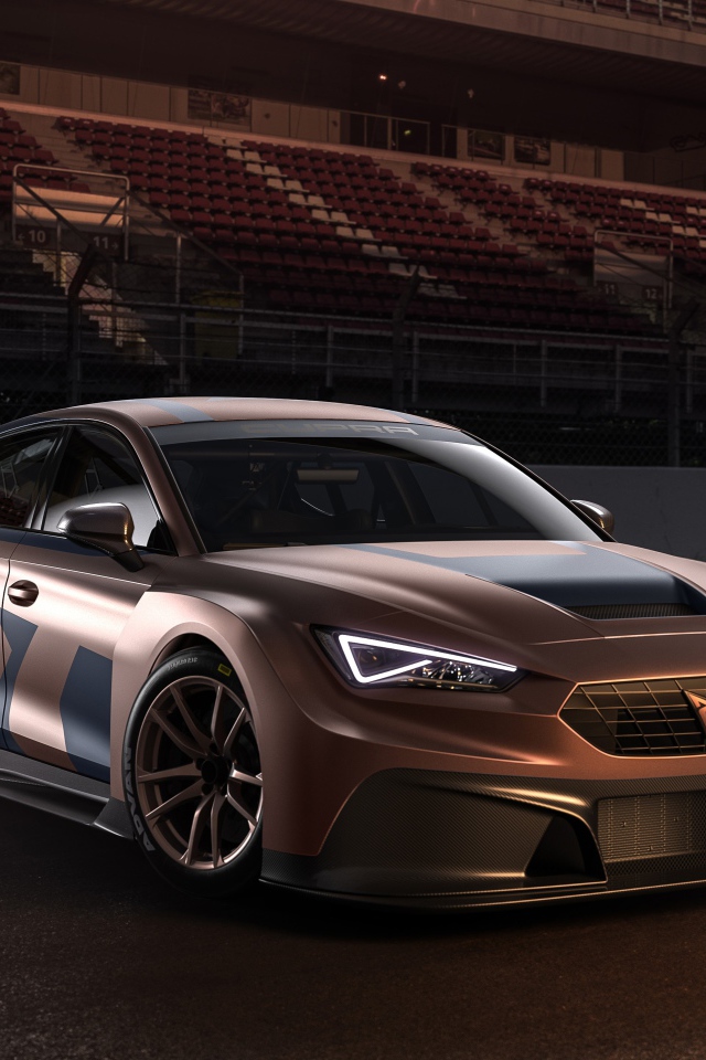Автомобиль Cupra Leon Competition 2020 года на стадионе